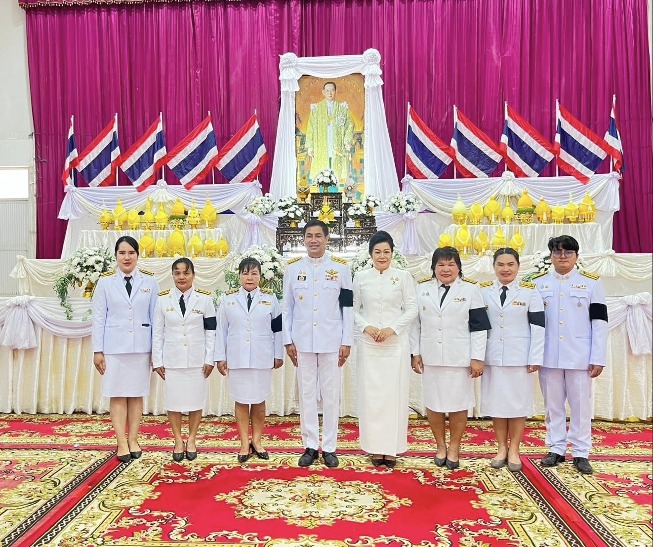 สพอ.พนมไพร : ร่วมพิธีวางพานพุ่มดอกไม้ เนื่องในวันคล้ายวันพระบรมราชสมภพ พระบาทสมเด็จพระบรมชนกาธิเบศร มหาภูมิพลอดุลยเดชมหาราช บรมนาถบพิตร วันชาติ และวันพ่อแห่งชาติ
